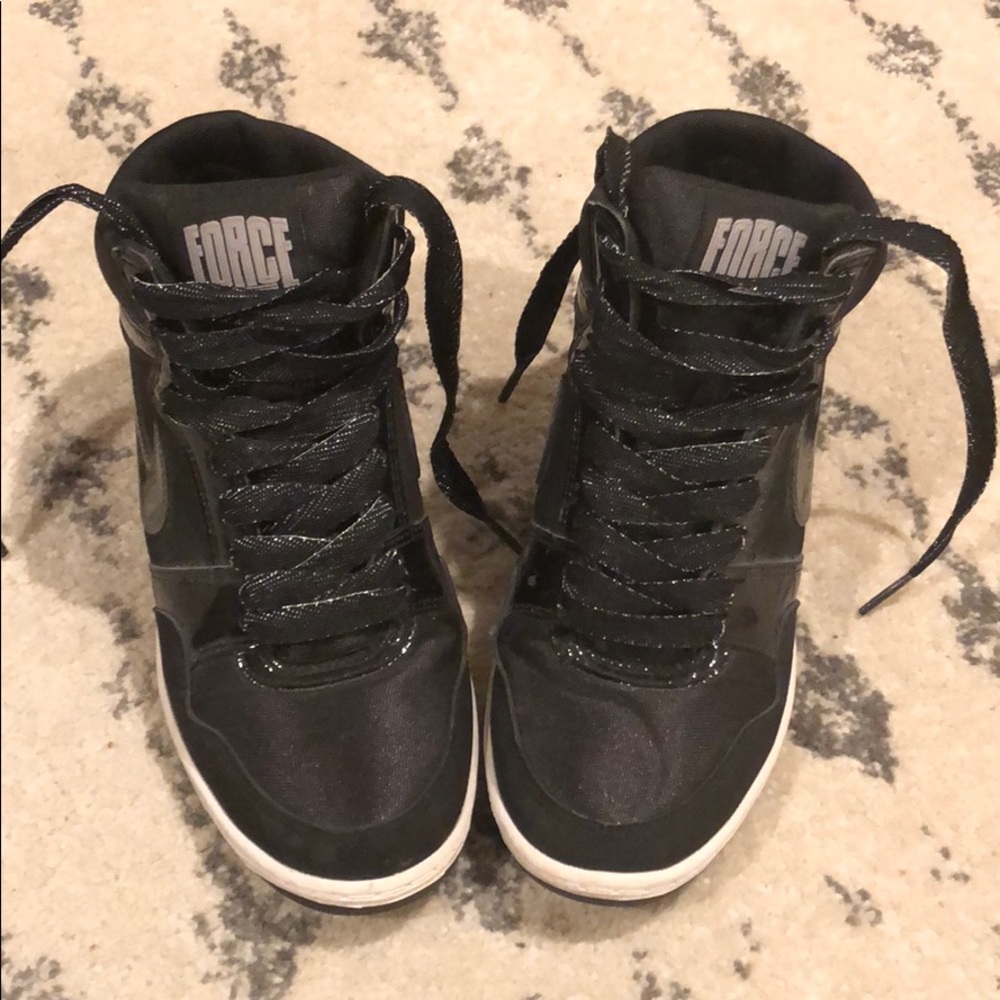 Nike Sneakers - Women’s Size 5.5
